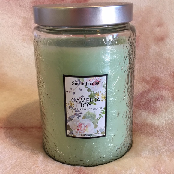 Susan Jacobs Scented Camellia Joy Home Decorative Candle XL 21oz NWT Textured - Picture 1 of 16